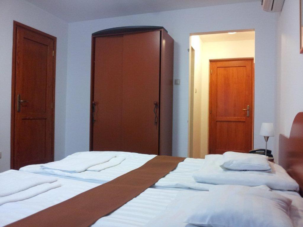Fenyves Hotel Bekescsaba Exterior foto