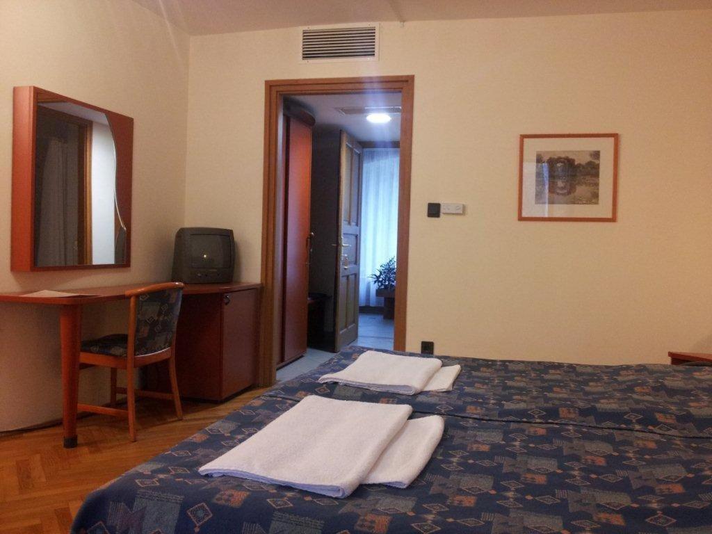 Fenyves Hotel Bekescsaba Exterior foto
